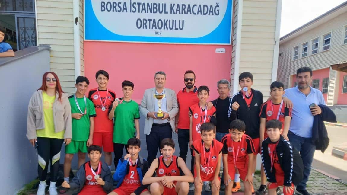 Okulumuz Erkek Futsal takımımız il ikincisi olarak Bingöl'de yapılacak bölge finaline katılma hakkı elde etmiştir.