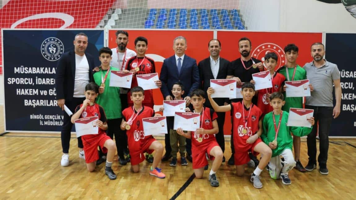 Okulumuz Futsal Erkekler Futbol Takımı Bölge Birincisi oldu.
